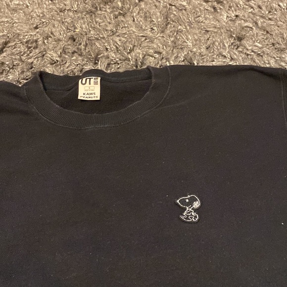 KAWS x Uniqlo x Peanuts Small Snoopy Sweatshirt - Picture 5 of 6